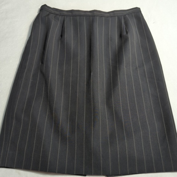 Nicola Women's Size 10 Gray With White Stripes Double Breasted Skirt Suit 360 - Picture 6 of 11